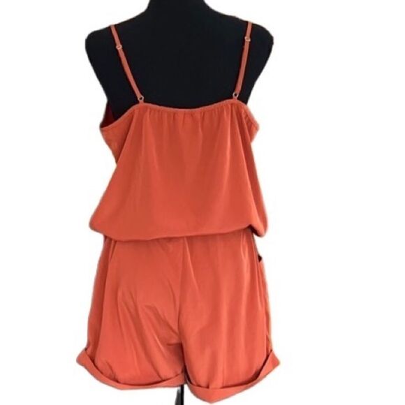 J Crew adjustable spaghetti strap rust color romper size M. - Picture 4 of 9